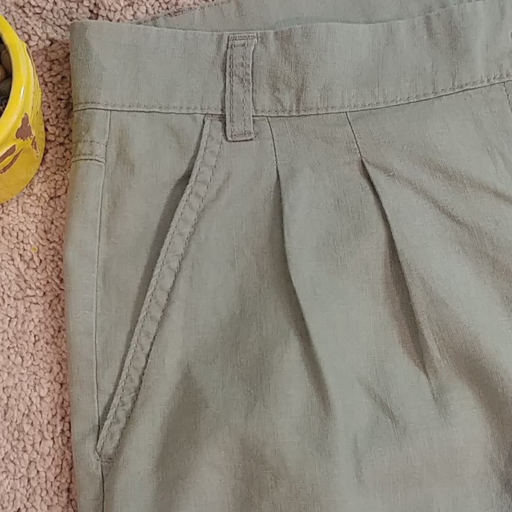 🌤Esmara - Sage Green Linen/Cotton Cuffed Pleated Shorts🍃 - Picture 3 of 5